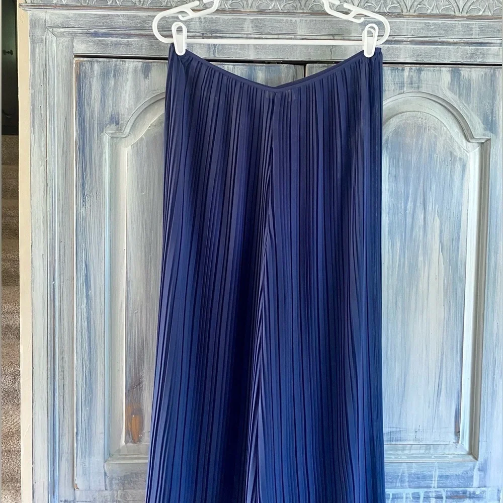 Victoria’s Secret Navy Pleated Palazzo Pants